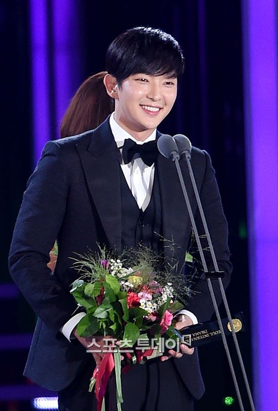 عکس هایی از مراسم های MBC, KBS, SBS Drama Awards 2015 
