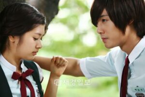 Male student leaning toward female student
