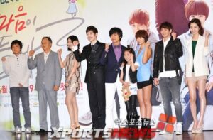 Cast posing at promotional press event
