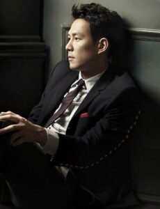 Thoughtful man in suit leaning against wall