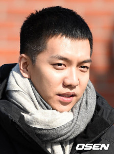 Man wearing a scarf in winter attire.