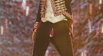 DBSK’s Yunho Splits His Pants Performing Too Hard at SM Town Concert and Fans Go Wild