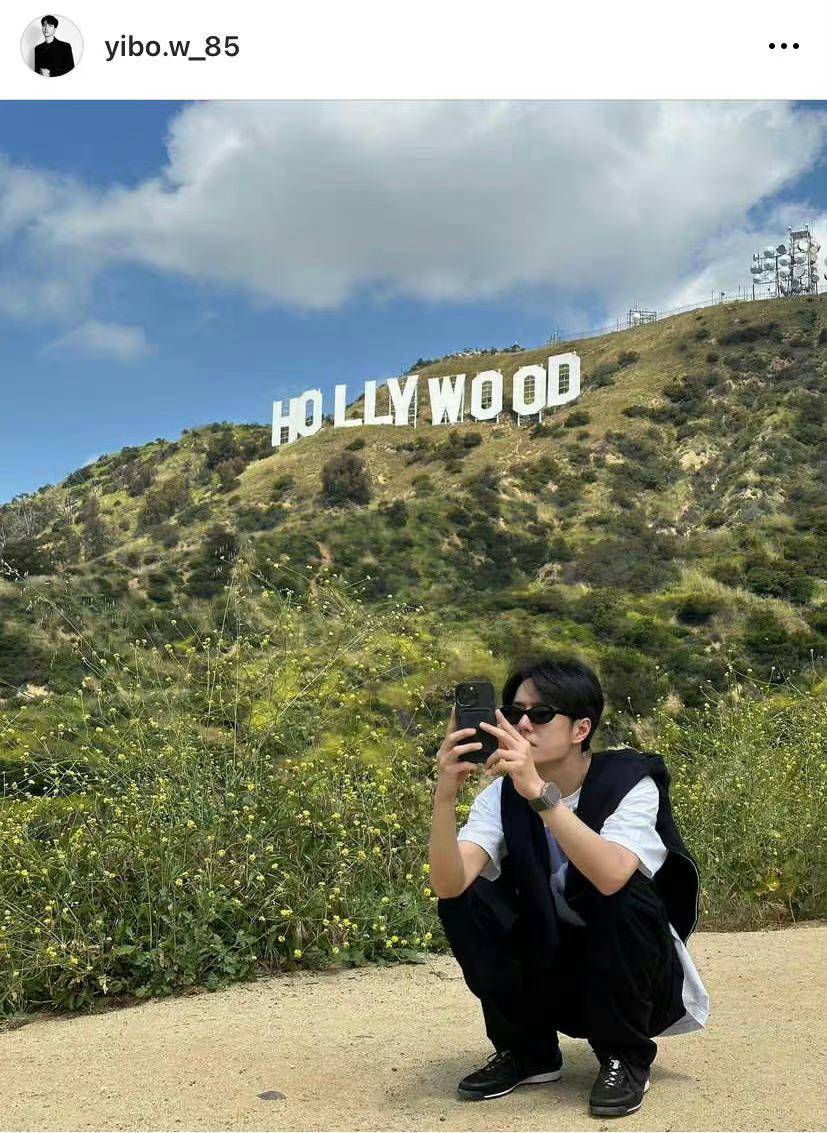 Wang Yibo visits LA to attend the Chanel show, the second controversy after posting an SNS photo with an iPhone in front of a Hollywood sign

 | KWriter