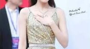 C-actress Dilraba Dilmurat Looking for a Metamorphosis in the November 2023 Edition of Grazia China Magazine